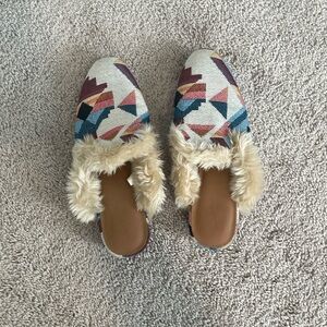 Universal Thread Geometric Patterned Colorful Fur-Lined Mules